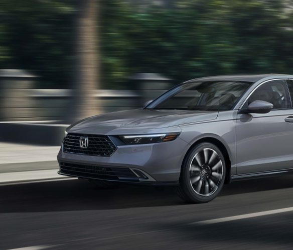 MY25_Accord_1200x500_Desktop_OverviewGallery_Exterior_03
