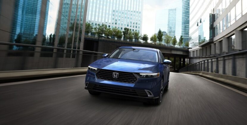 MY25_Accord_1200x500_Desktop_OverviewGallery_Exterior_05