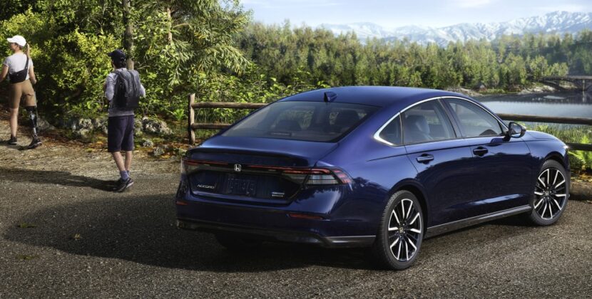 MY25_Accord_1200x500_Desktop_OverviewGallery_Exterior_07