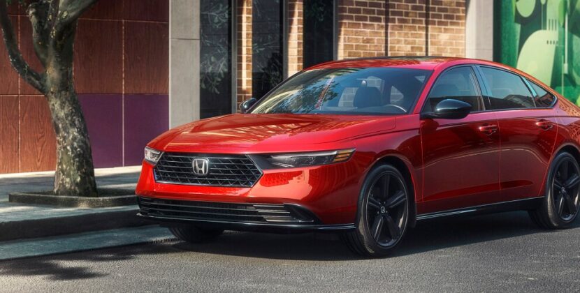 MY25_Accord_1200x500_Desktop_OverviewGallery_Exterior_08