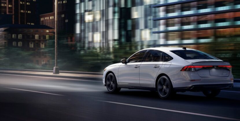 MY25_Accord_1200x500_Desktop_OverviewGallery_Exterior_09