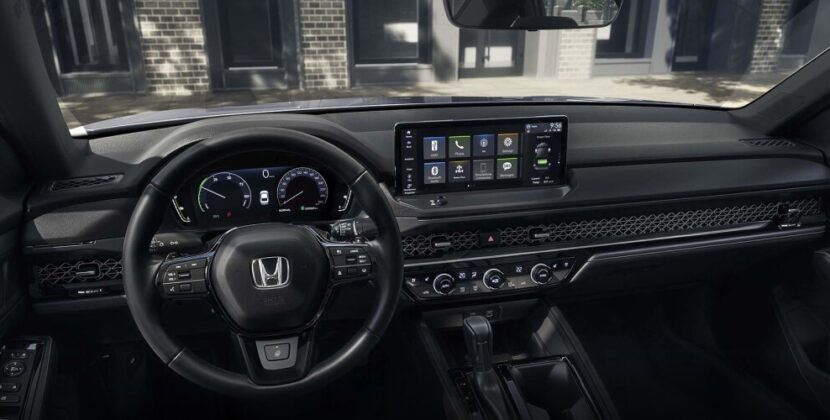 MY25_Accord_1200x500_Desktop_OverviewGallery_Interior_02