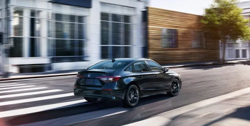 MY25_Civic_Sedan_1248x702_Desktop_OverviewGallery_Exterior_03