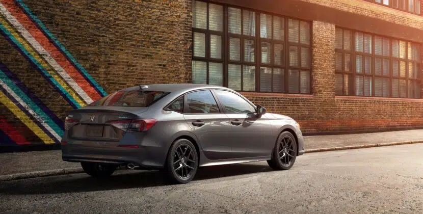 MY25_Civic_Sedan_1248x702_Desktop_OverviewGallery_Exterior_04