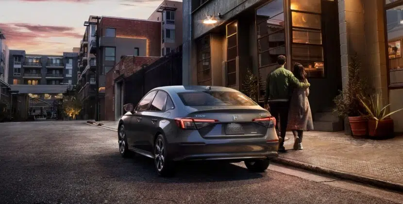 MY25_Civic_Sedan_1248x702_Desktop_OverviewGallery_Exterior_05