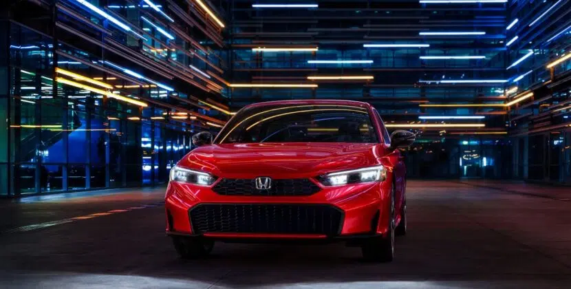 MY25_Civic_Sedan_1248x702_Desktop_OverviewGallery_Exterior_07