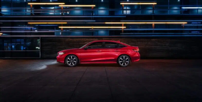MY25_Civic_Sedan_1248x702_Desktop_OverviewGallery_Exterior_09