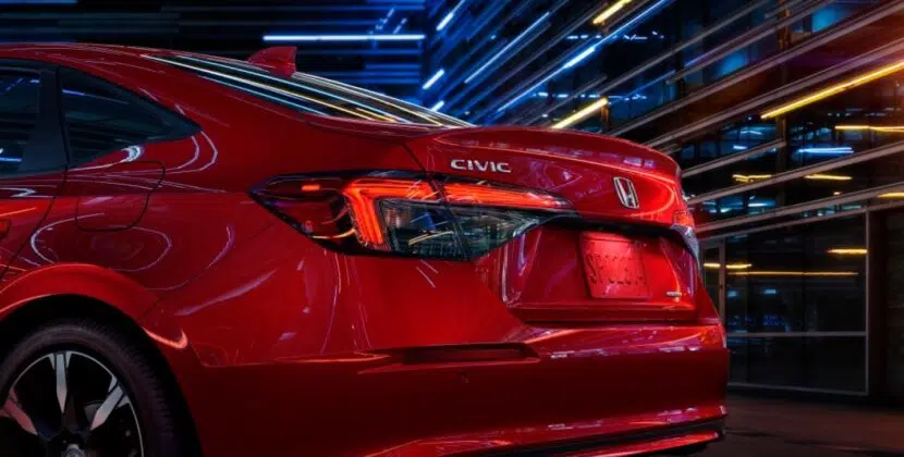 MY25_Civic_Sedan_1248x702_Desktop_OverviewGallery_Exterior_10