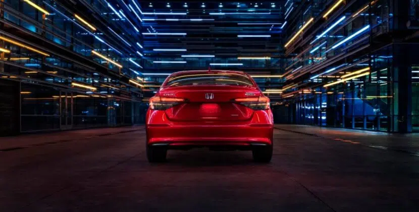 MY25_Civic_Sedan_1248x702_Desktop_OverviewGallery_Exterior_11
