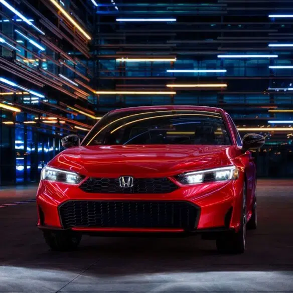 MY25_Civic_Sedan_1248x702_Desktop_OverviewGallery_Exterior_07