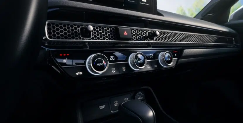 MY25_Civic_Sedan_1248x702_Desktop_OverviewGallery_Interior_08