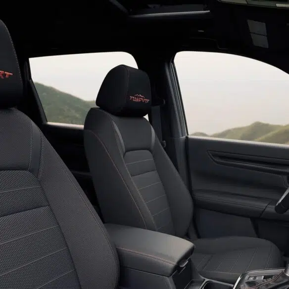 MY26_CR-V_1248x500_Desktop_OverviewGalleryInterior_08