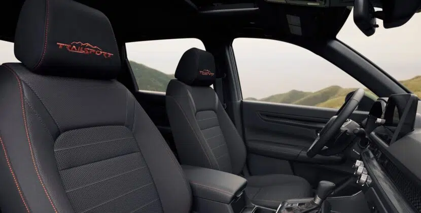 MY26_CR-V_1248x500_Desktop_OverviewGalleryInterior_08