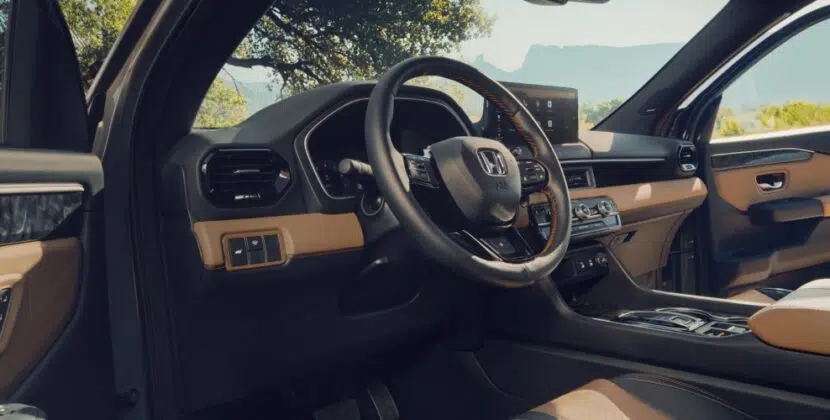 MY26_Passport_1248x500_Desktop_OverviewGalleryInterior_04